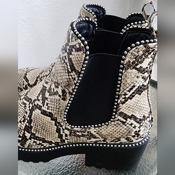 Tinstree Chelsea Women's Ankle Boots Snakeskin Print Combat Chunky Heel Sz 9.5 - Picture 10 of 14